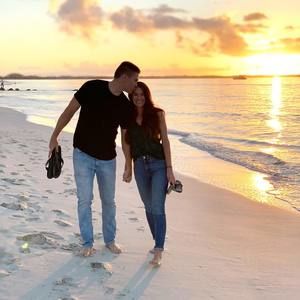 Meet your Posher, Lora-and